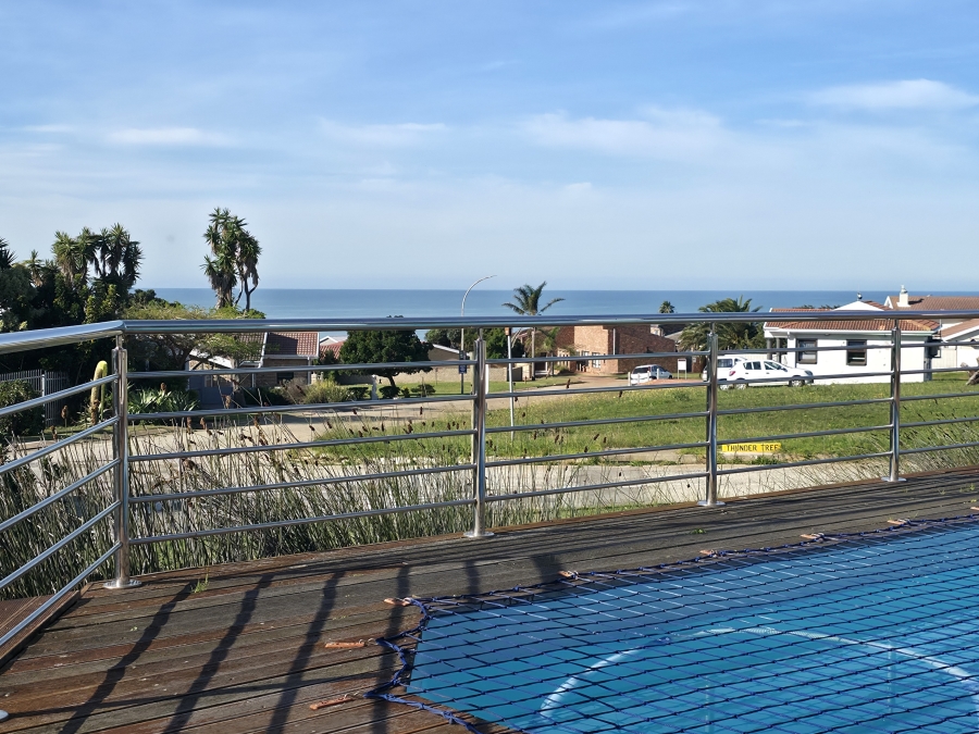 3 Bedroom Property for Sale in Wavecrest Eastern Cape